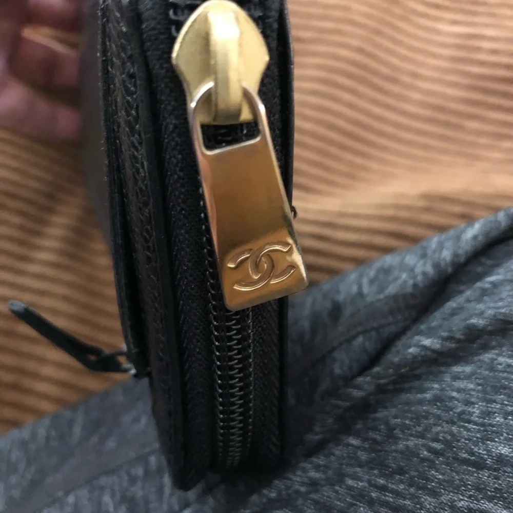 Chanel zip around wallet Auth